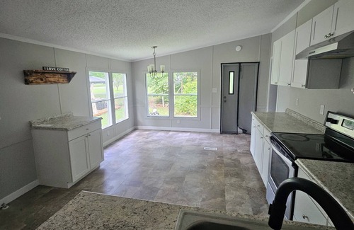 Beechgrove Casa | Cozy Lake House Get Away with 3 bd country style near Bonnaroo with AC and WiFi