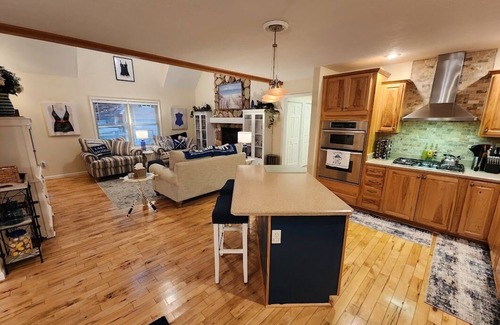 Lake City Casa | Cozy Lake House Hideaway w/hot tub