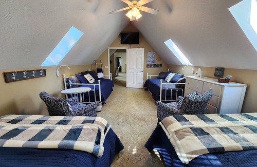 Lake City Casa | Cozy Lake House Hideaway w/hot tub