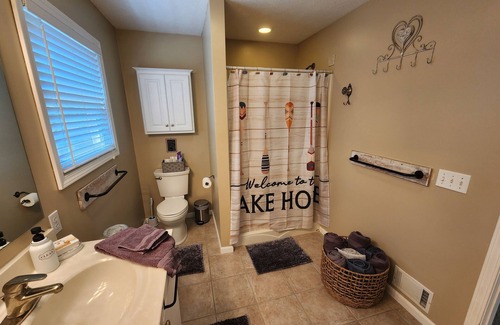 Lake City Casa | Cozy Lake House Hideaway w/hot tub