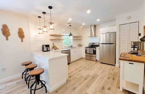 Branford Casa | Cozy Lake House, Hot Tub & Close to FL Springs