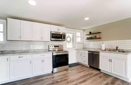 Wolcottville Casa | Cozy Lake House On The Channel With Access To 5 Lakes!