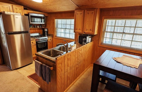 Elmira Cabina | Cozy Lake House