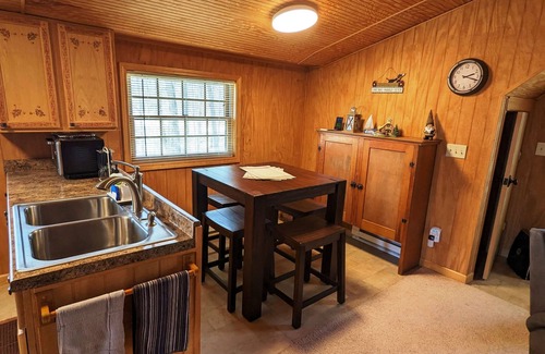 Elmira Cabina | Cozy Lake House