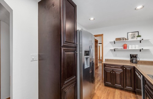 Lake Orion Casa | Cozy lake house with incredible views. Pet-Friendly!