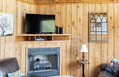 Six Mile Cabina | Cozy Lake Keowee Cabin