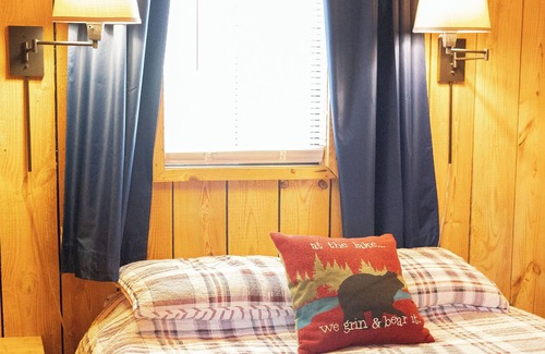 Six Mile Cabina | Cozy Lake Keowee Cabin