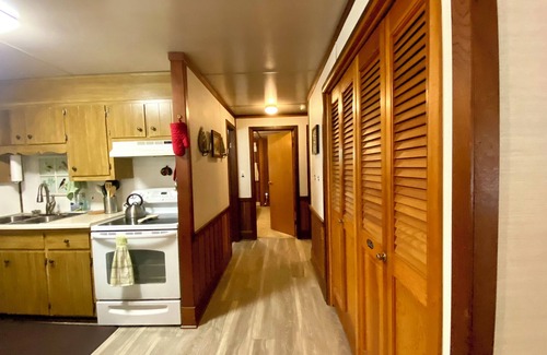 Gouldsboro Casa | Cozy Lake/Marina view Cabin in the Poconos