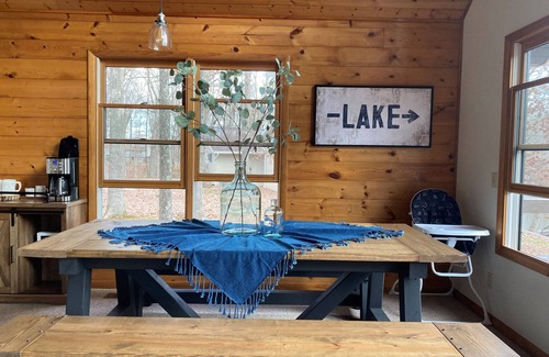 Effingham Cabaña | Cozy Lake Sara Year-Round Cottage- Amazing beach and lake-side restaurants.