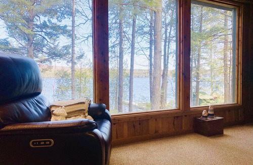 Ellsworth Cabaña | Cozy, lake view cottage in Ellsworth, Maine!