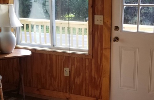 Hubbardton Casa | Cozy Lake View House