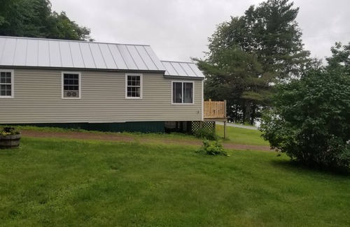 Hubbardton Casa | Cozy Lake View House