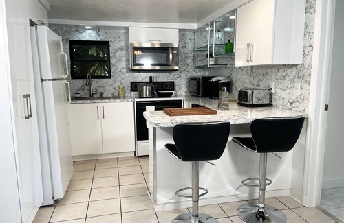Pembroke Park Casa | Cozy Lake View 2 Bedroom House