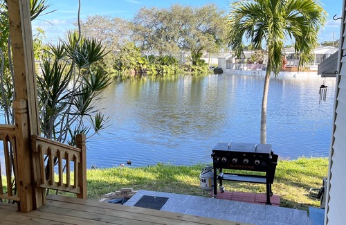 Pembroke Park Casa | Cozy Lake View 2 Bedroom House