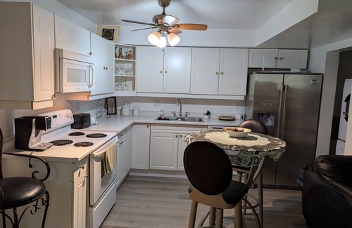 Port Stanley Apartamento | Cozy Lakefront 2BDR with Hot Tub in the Village
