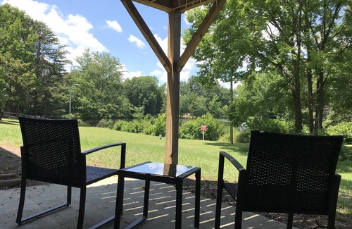 Greensboro Apartamento | Cozy Lakefront Basement Studio