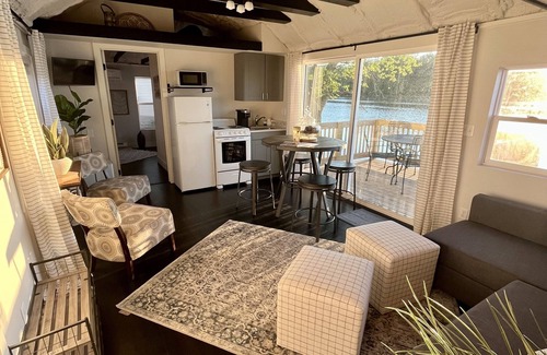 Spirit Lake Cabina | Cozy lakefront cabin - on both Big and Little Spirit Lake
