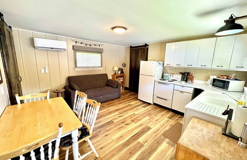 Tonasket Cabina | Cozy Lakefront Cabin - Hunters Welcome!