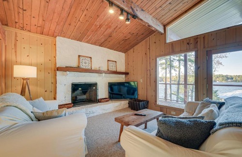 Semora Casa | Cozy Lakefront Cabin in Semora with Large Dock!