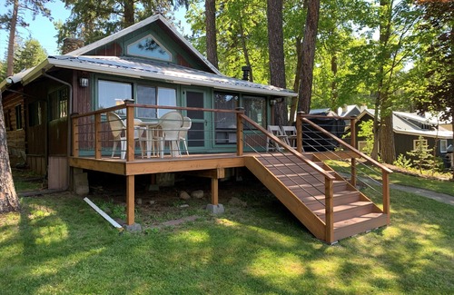 Rathdrum Cabina | Acogedora cabaña frente al lago en Lower Twin Lake con muelle privado
