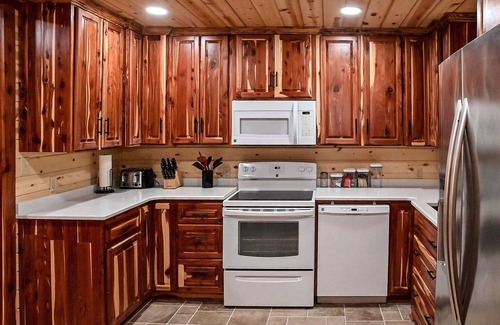 Negreet Cabina | Cozy lakefront cabin with boat house & ramp on Toledo Bend Lake