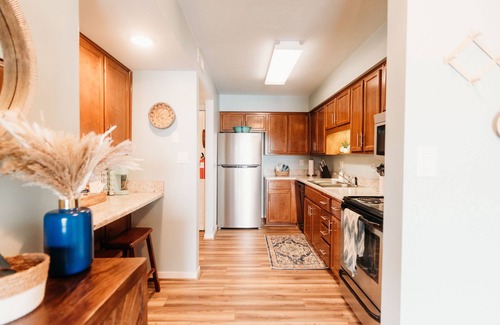 North Shore Condominio | Cozy Lakefront Condo with Kayaks at Bernard's Landing on Smith Mountain Lake