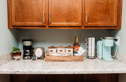 North Shore Condominio | Cozy Lakefront Condo with Kayaks at Bernard's Landing on Smith Mountain Lake