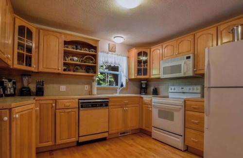 Johannesburg Cabaña | Cozy Lakefront Cottage: Snowmobile & ORV trails, great fishing, Hiking