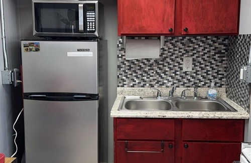 Hot Springs Cabaña | Cozy lakefront cottage (only minutes away from Oaklawn Park & Casino)