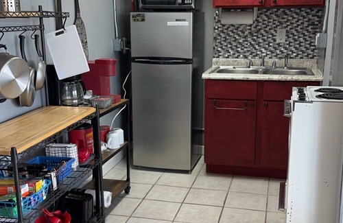 Hot Springs Cabaña | Cozy lakefront cottage (only minutes away from Oaklawn Park & Casino)
