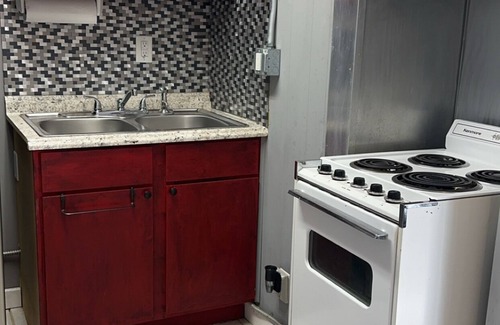 Hot Springs Cabaña | Cozy lakefront cottage (only minutes away from Oaklawn Park & Casino)