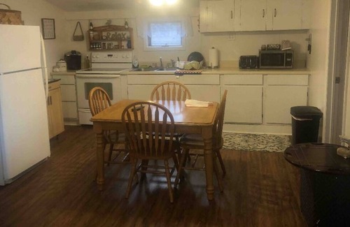 Grand Isle Cabaña | Cozy Lakefront Cottage