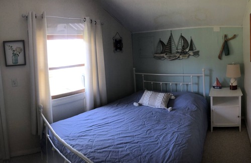 Grand Isle Cabaña | Cozy Lakefront Cottage