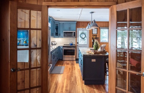 Lake of Bays Cabaña | Cozy Lakefront Cottage: Views-Hot Tub-Pet Friendly