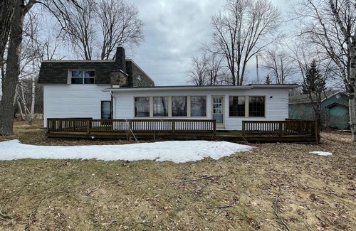 Pefferlaw Cabaña | Cozy Lakefront Cottage
