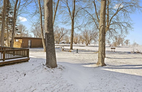 Pefferlaw Cabaña | Cozy Lakefront Cottage
