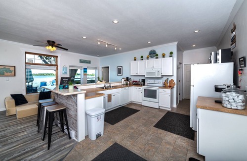 Delton Cabaña | Cozy lakefront cottage.