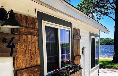 Rodney Cabaña | Cozy lakefront cottage
