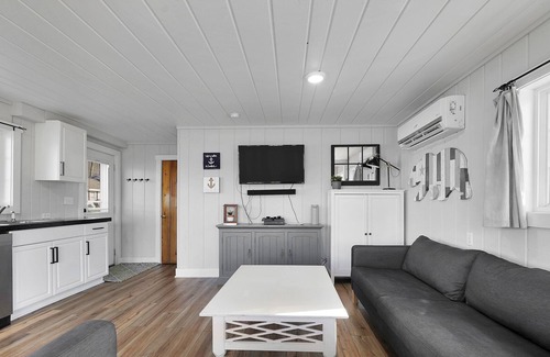 Rodney Cabaña | Cozy lakefront cottage