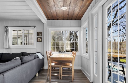 Rodney Cabaña | Cozy lakefront cottage