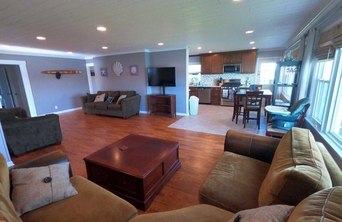 Colon Casa | Cozy Lakefront Getaway