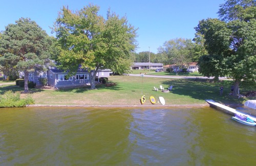 Colon Casa | Cozy Lakefront Getaway