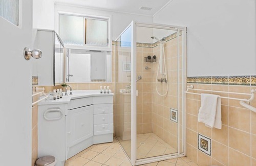 Tegerin Casa | Cozy Lakefront Home - Pet Friendly