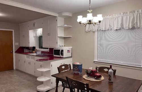 Green Bay Casa | Cozy, lakefront home in Green bay, WI.