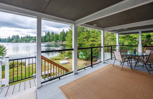 Lake Roesiger Casa | Cozy Lakefront Home near Snohomish, WA. Paddleboat, Air Conditioning