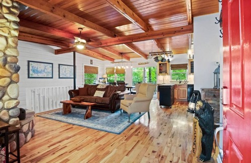 Gainesville Casa | Cozy Lakefront Home w/ Boat Dock