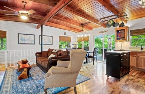 Gainesville Casa | Cozy Lakefront Home w/ Boat Dock