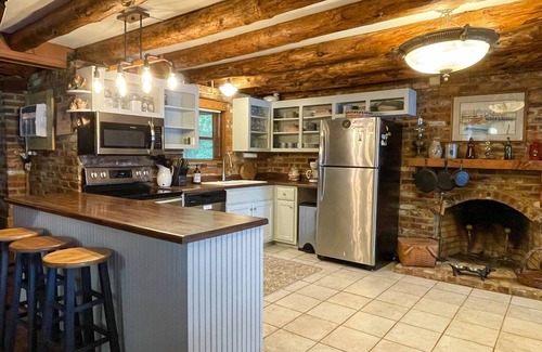 Bracey Casa | Acogedor, frente al lago Log Cabin