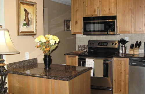 Lake Toxaway Casa | Lakefront Toxaway Home: 20 '130hp Boat INCLUIDO - Los juguetes acuáticos son opcionales