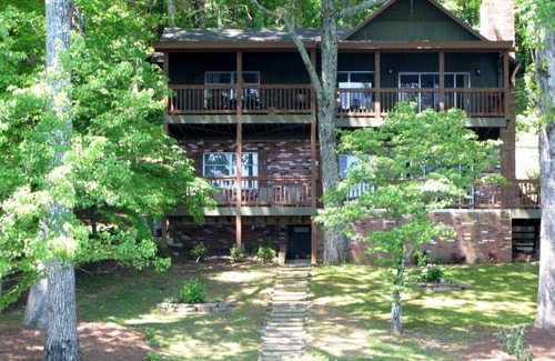 Lake Toxaway Casa | Lakefront Toxaway Home: 20 '130hp Boat INCLUIDO - Los juguetes acuáticos son opcionales